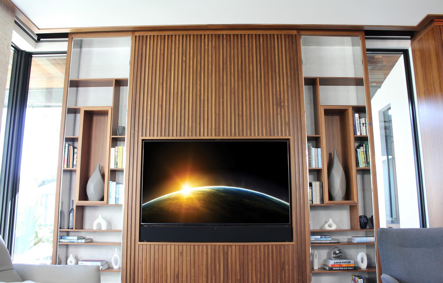Leon Edge Media Frame in oak