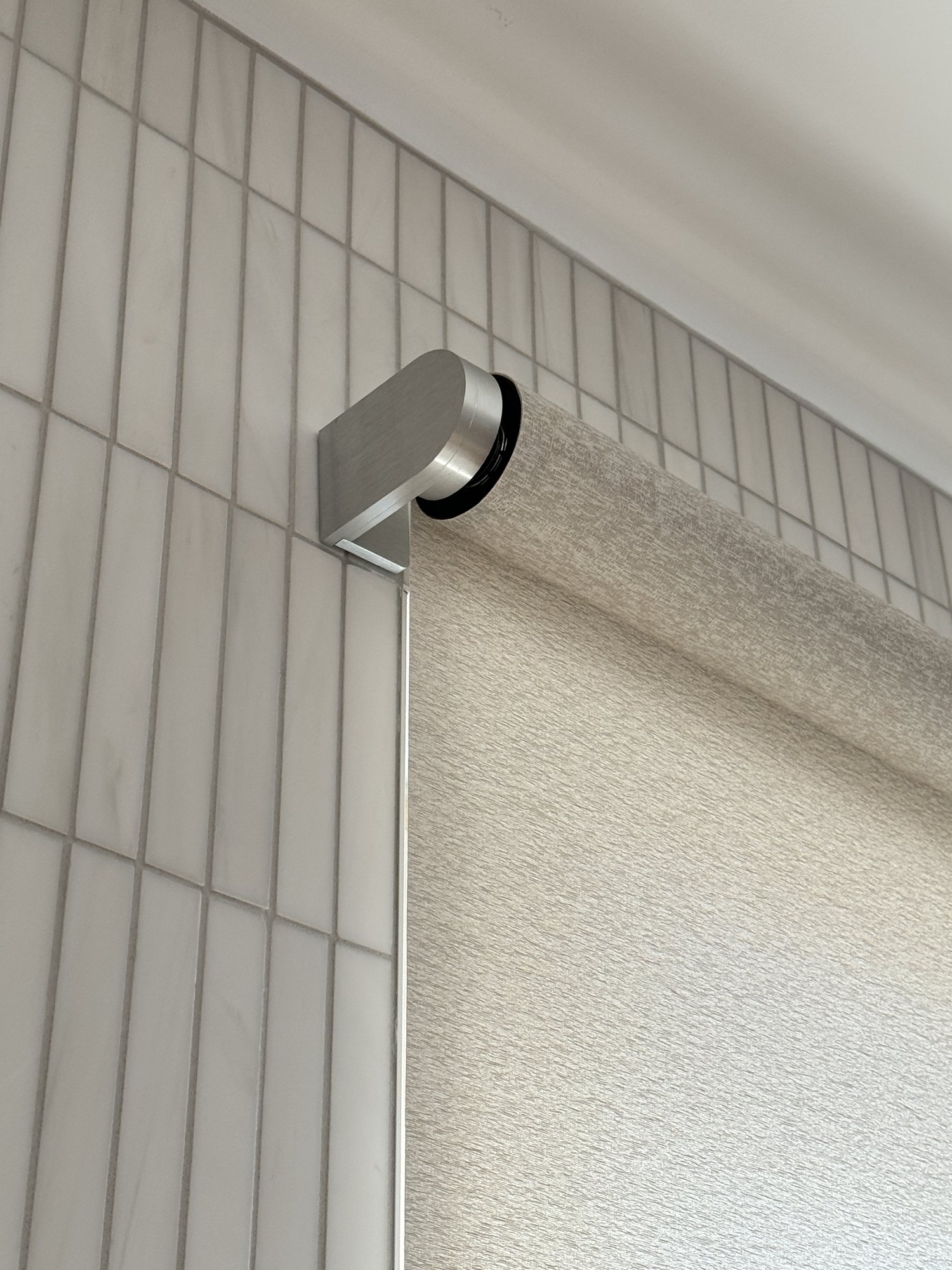 Roller shade bracket detail
